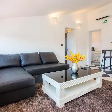 Apartament Black & White