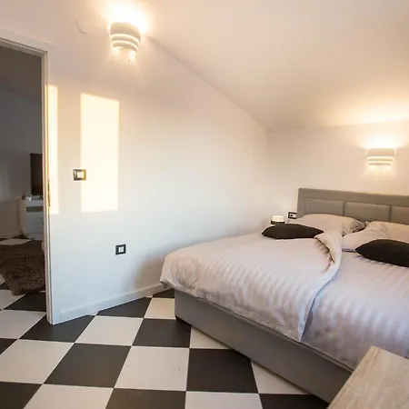 Black & White Apartman